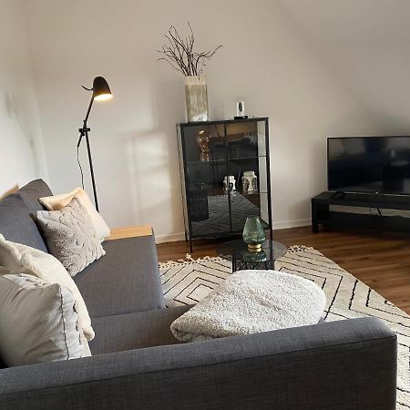 Bostel 1 - Modernes Dachgeschoss-Studio In Duisburg Meiderich, 4,7 Km Hbf, U-Bahn 250M, Flughafen Duesseldorf 28 Km, Landschaftspark 2,9 Km, 5 Gehminuten Von Herzklinik Entfernt Экстерьер фото