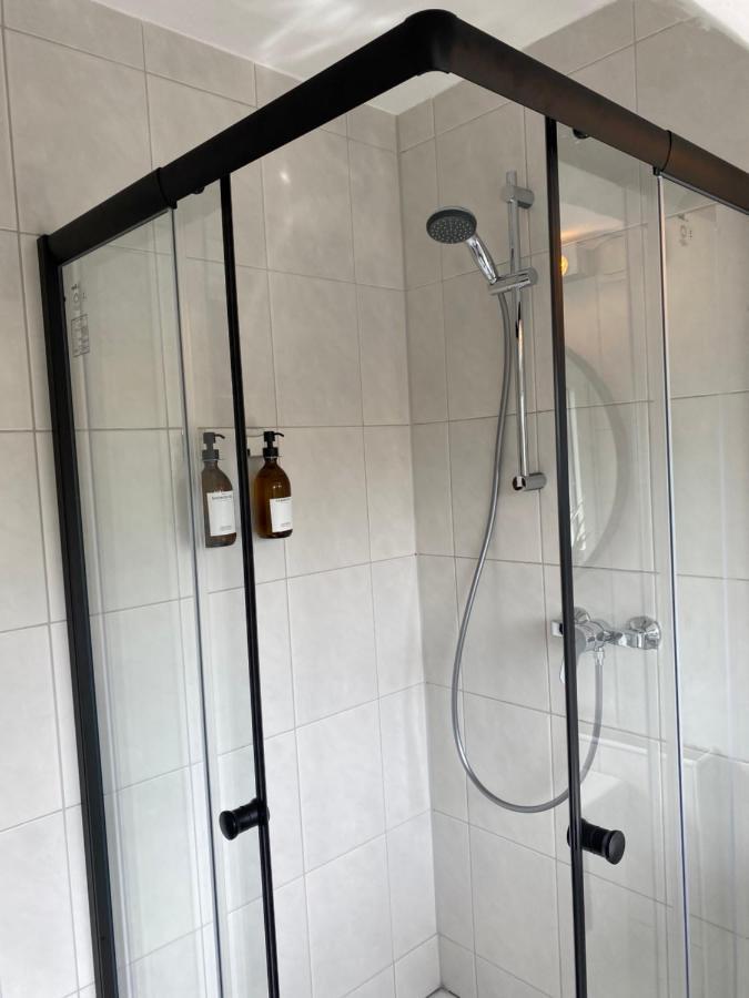 Bostel 1 - Modernes Dachgeschoss-Studio In Duisburg Meiderich, 4,7 Km Hbf, U-Bahn 250M, Flughafen Duesseldorf 28 Km, Landschaftspark 2,9 Km, 5 Gehminuten Von Herzklinik Entfernt Экстерьер фото