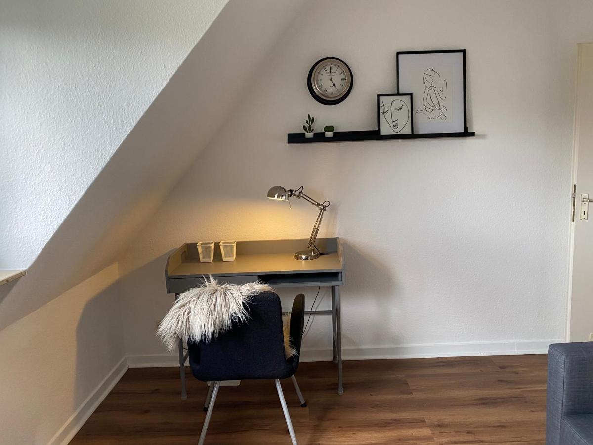 Bostel 1 - Modernes Dachgeschoss-Studio In Duisburg Meiderich, 4,7 Km Hbf, U-Bahn 250M, Flughafen Duesseldorf 28 Km, Landschaftspark 2,9 Km, 5 Gehminuten Von Herzklinik Entfernt Экстерьер фото